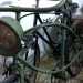 Una bicicletta verde oliva in dotazione ai bersaglieri durante la Prima guerra mondiale: ha due gomme piene, un faro anteriore dove accoglieva una candela ed  sorprendentemente pieghevole